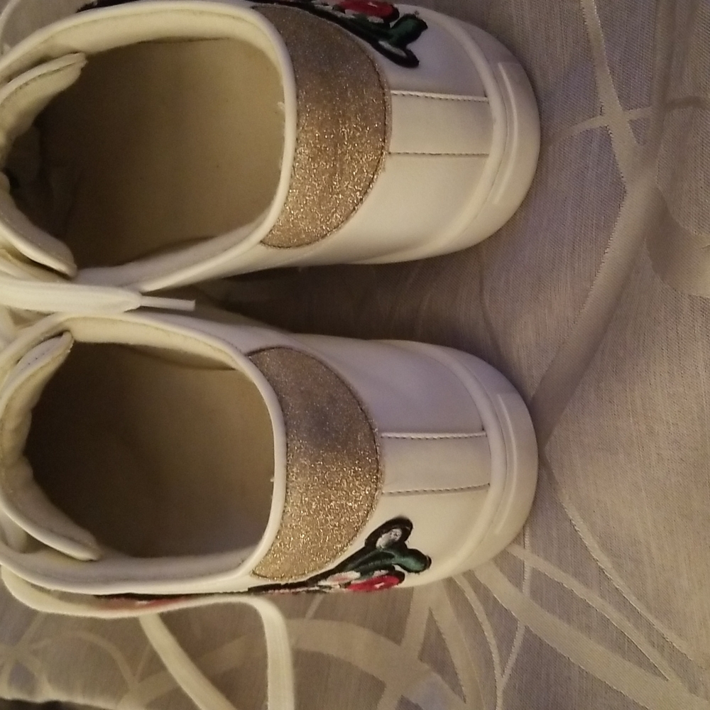Shoes - Picture 4 of 5